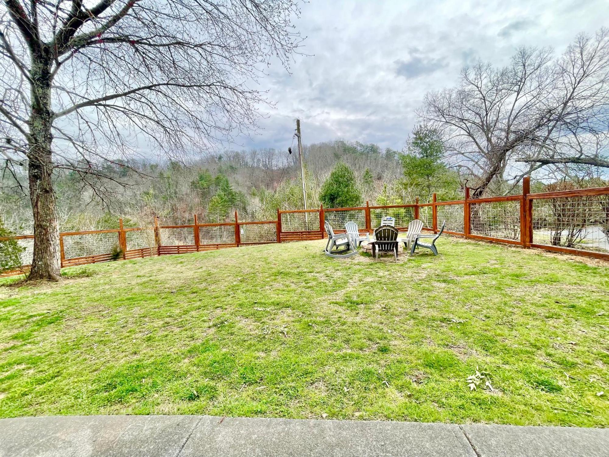 5Bedrooms*4King Beds*Outstanding Location*Hottub* Sevierville Zewnętrze zdjęcie