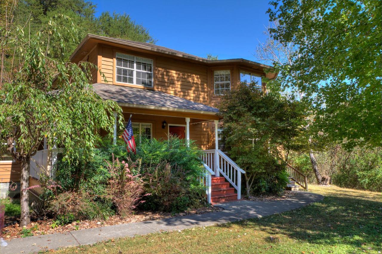 5Bedrooms*4King Beds*Outstanding Location*Hottub* Sevierville Zewnętrze zdjęcie