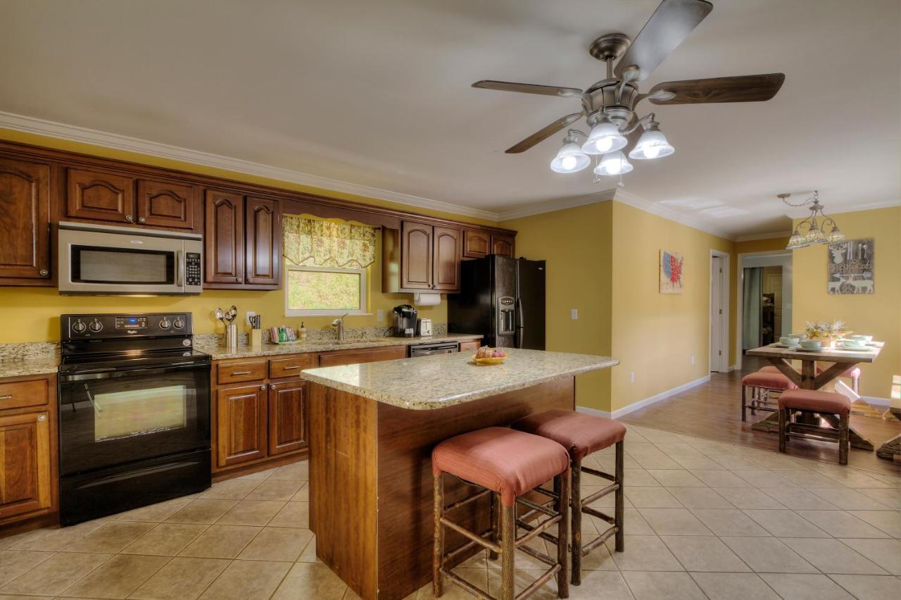 5Bedrooms*4King Beds*Outstanding Location*Hottub* Sevierville Zewnętrze zdjęcie